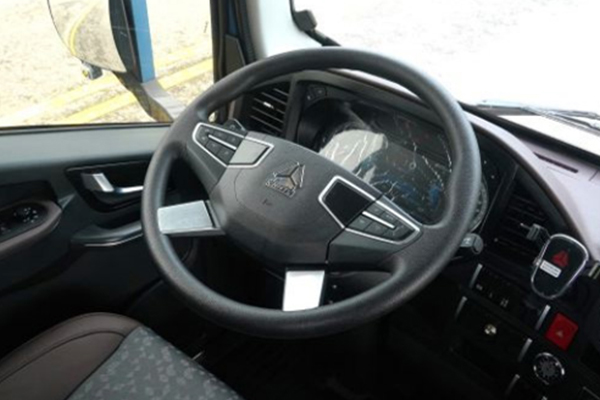 續(xù)航400km+ 豪沃統(tǒng)帥純電輕卡長途無憂(修改)1397.jpg