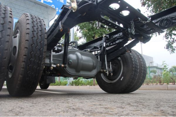 續(xù)航400km+ 豪沃統(tǒng)帥純電輕卡長途無憂(修改)926.jpg