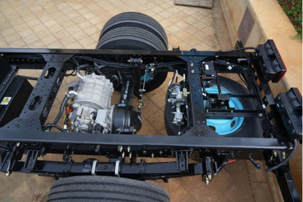 (改)藍(lán)擎 X7西南山地版新能源輕卡:破解山區(qū)運(yùn)輸痛點(diǎn)的“全能利器”(1)367.jpg