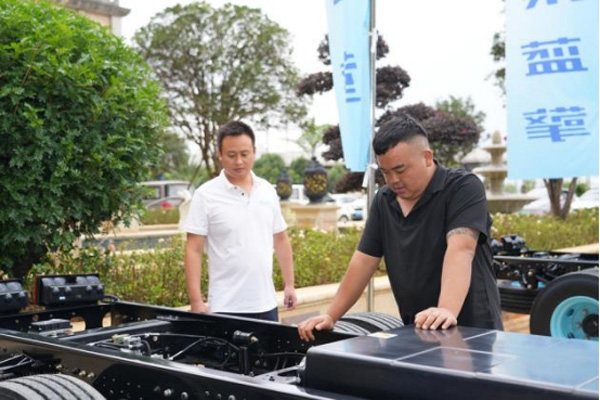 (改)藍(lán)擎 X7西南山地版新能源輕卡:破解山區(qū)運(yùn)輸痛點(diǎn)的“全能利器”(1)217.jpg