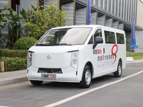 更大8方 快充外放 跨越星光純電VAN新榜樣