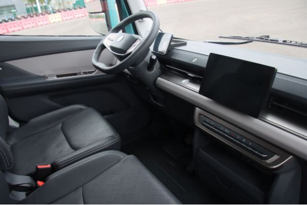 【卡車(chē)之友】新平臺(tái) 新體驗(yàn) 全新啟明星歐馬可純電輕卡以技術(shù)變革顛覆傳統(tǒng)物流人認(rèn)知1640.jpg