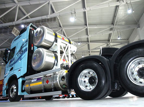 NG車氣壯山河多家車企預(yù)測2024重卡市場或再沖百萬輛