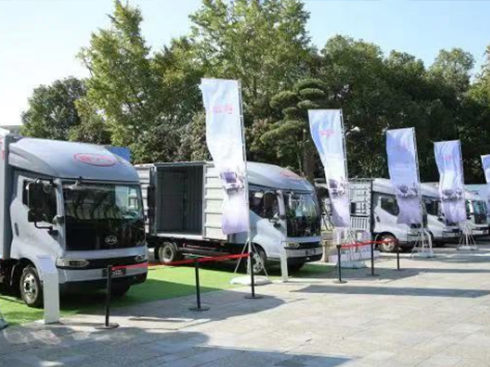 新能源商用車(chē)的突圍密碼:比亞迪的平衡術(shù)與長(zhǎng)周期戰(zhàn)爭(zhēng)