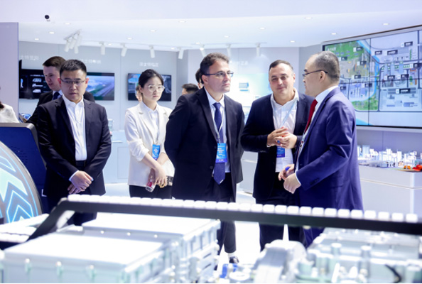 馭勢(shì)而謀 法士特新能源戰(zhàn)略驅(qū)動(dòng)產(chǎn)業(yè)新格局(給企業(yè)審)(1)1483.jpg