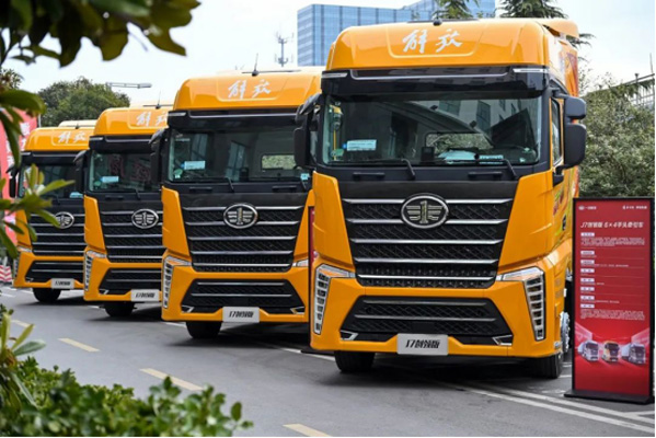 是亂相還是怪象? 重卡行業(yè)“第一”滿天飛971.jpg