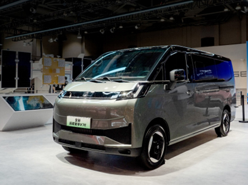 遠(yuǎn)程新能源商用車全新純電VAN車型星享V7E全球首秀